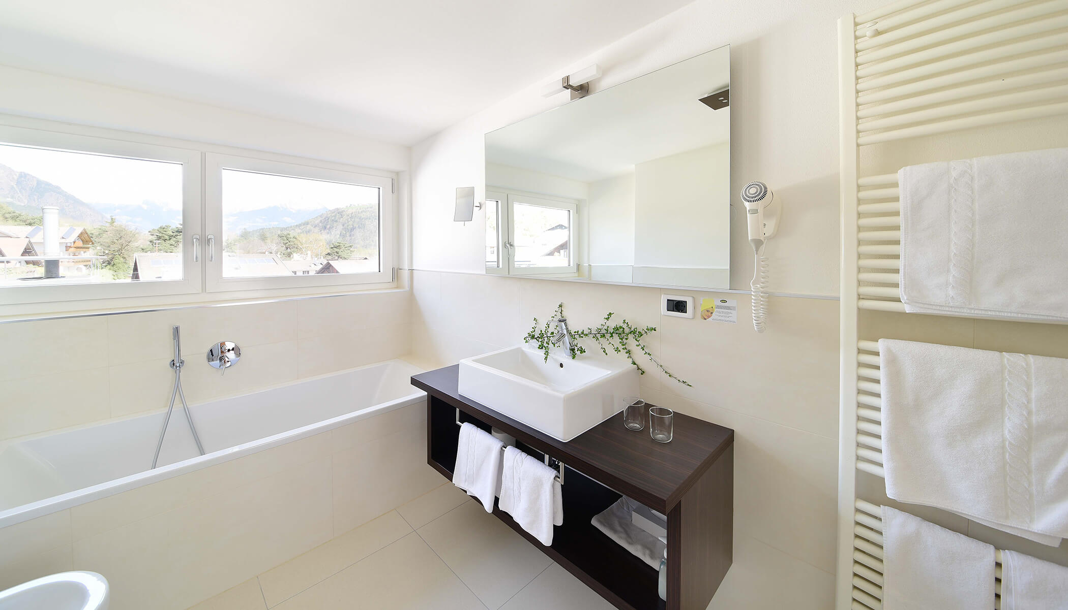 Panoramazimmer Bad - Hotel Rablanderhof